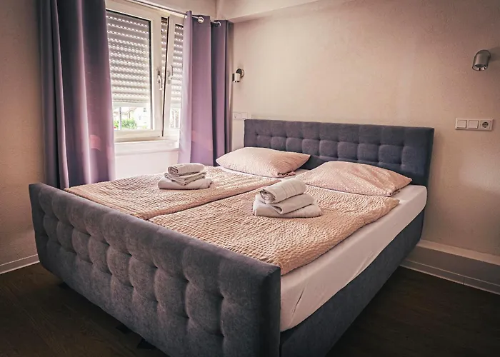 ホテル Zur Bergstrasse *